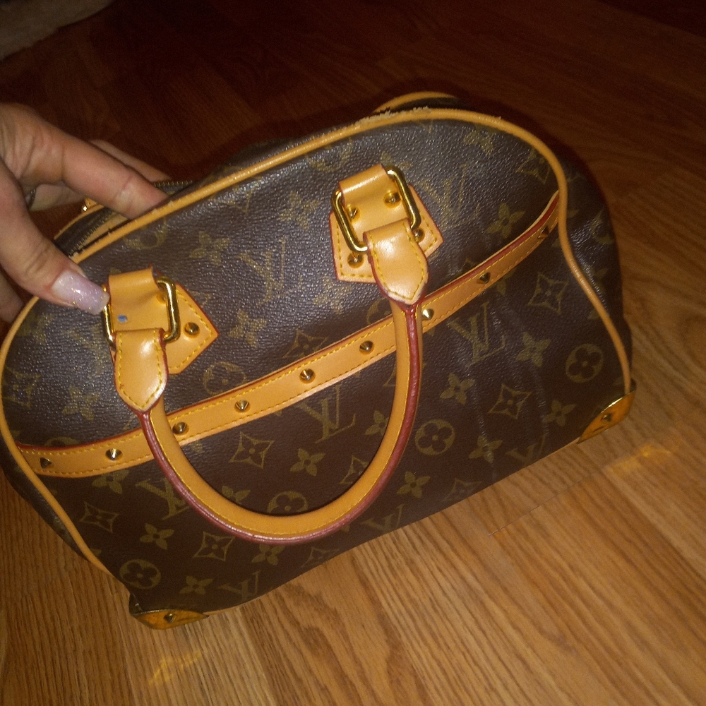 Louis Vuitton purse